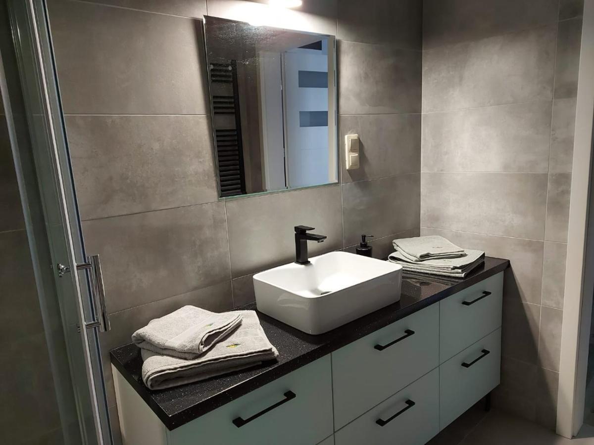 Apartamenty Z Tarasami "Mietowy Spokoj 15" "Romantyczna Szarosc 16" "Niebieska Elegancja 17" Maksymalnie Dla 6 Osob Поберово Екстериор снимка